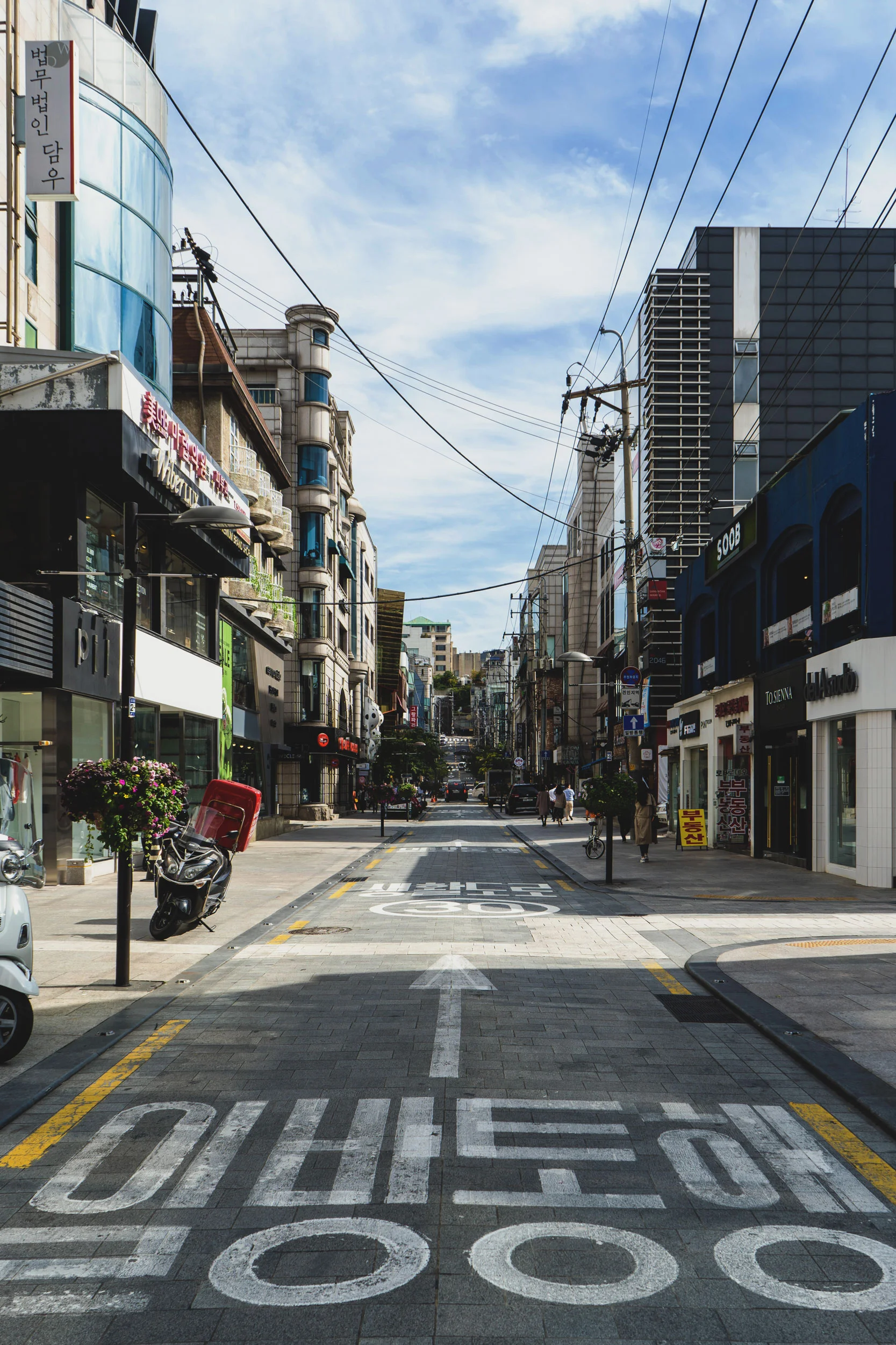 A street in Apkujeong