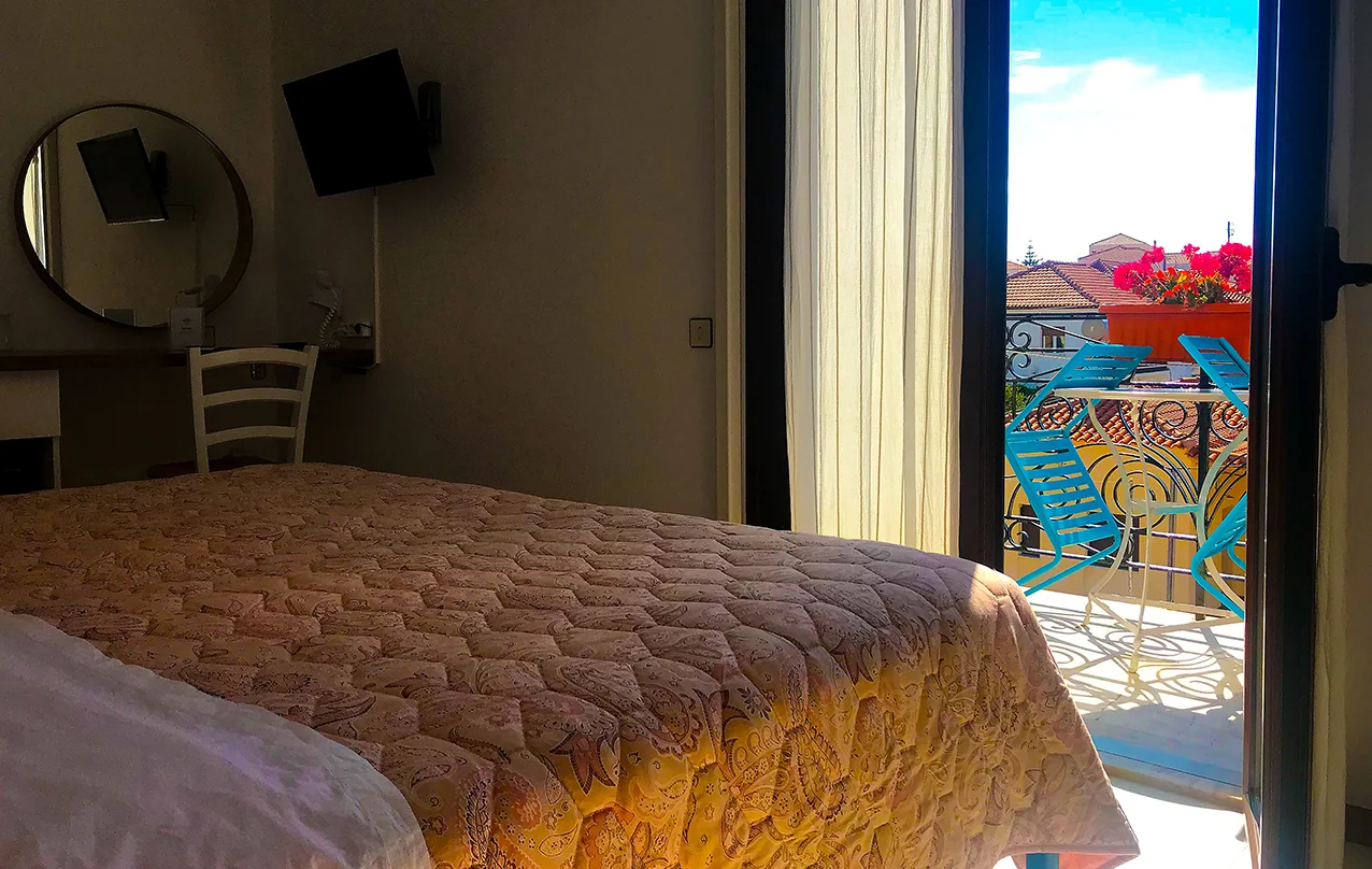 Room 8 low.jpg