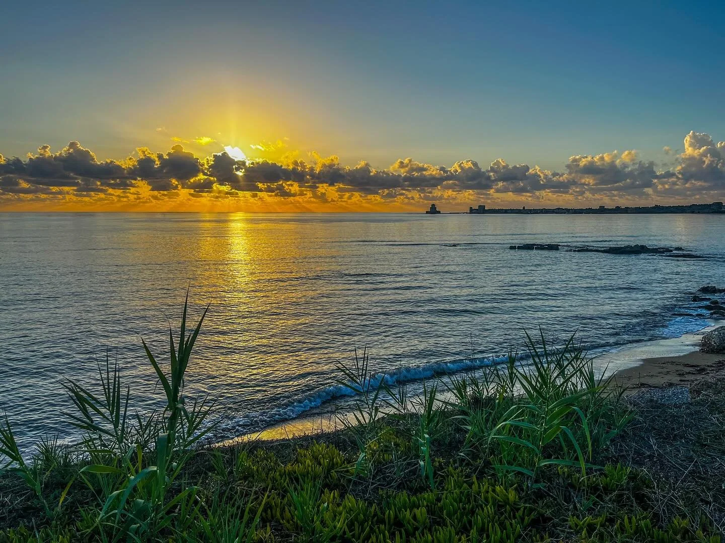 #sunset #novembersunset #ulysseshotel #morehomethanhotel