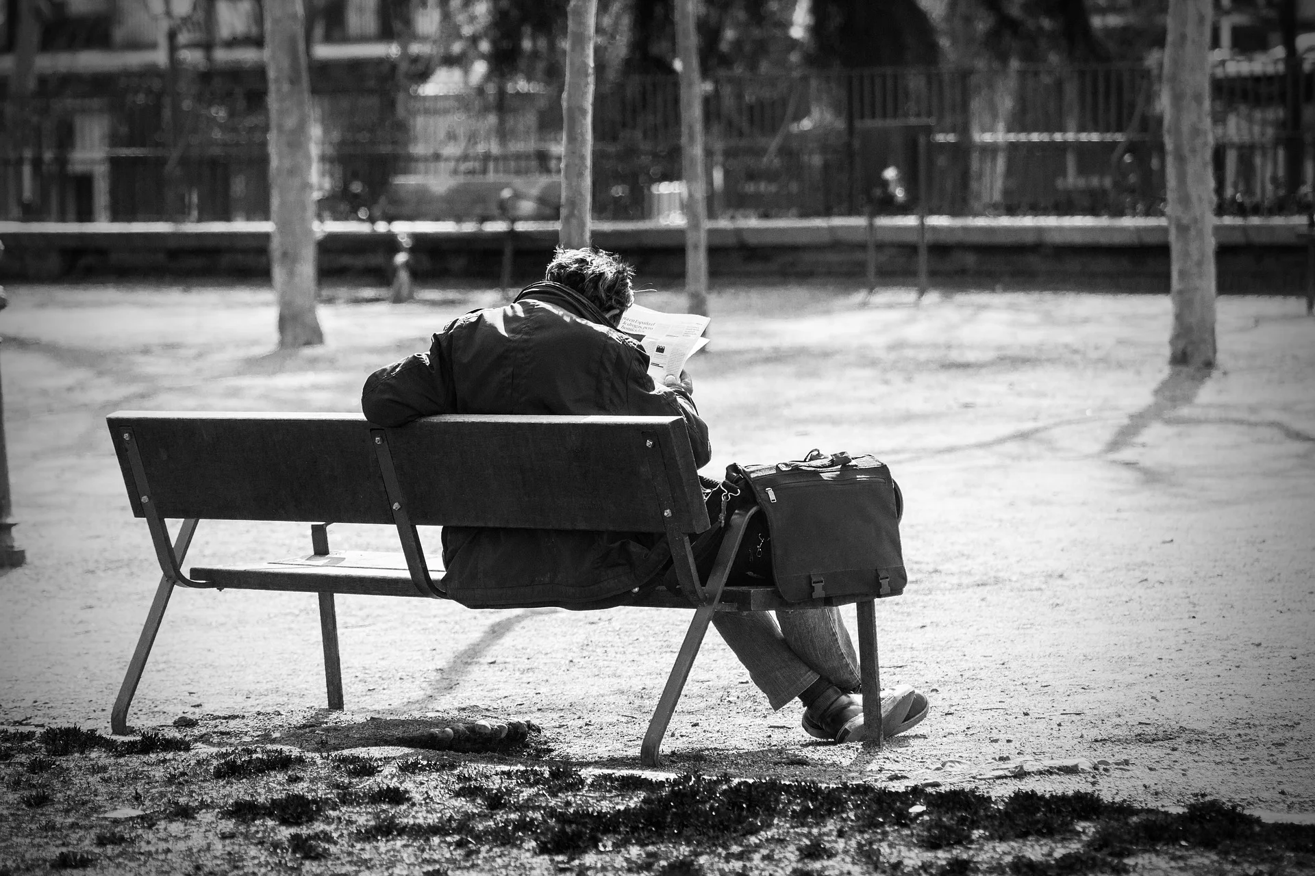 man-on-a-bench-2069539_1920.jpg