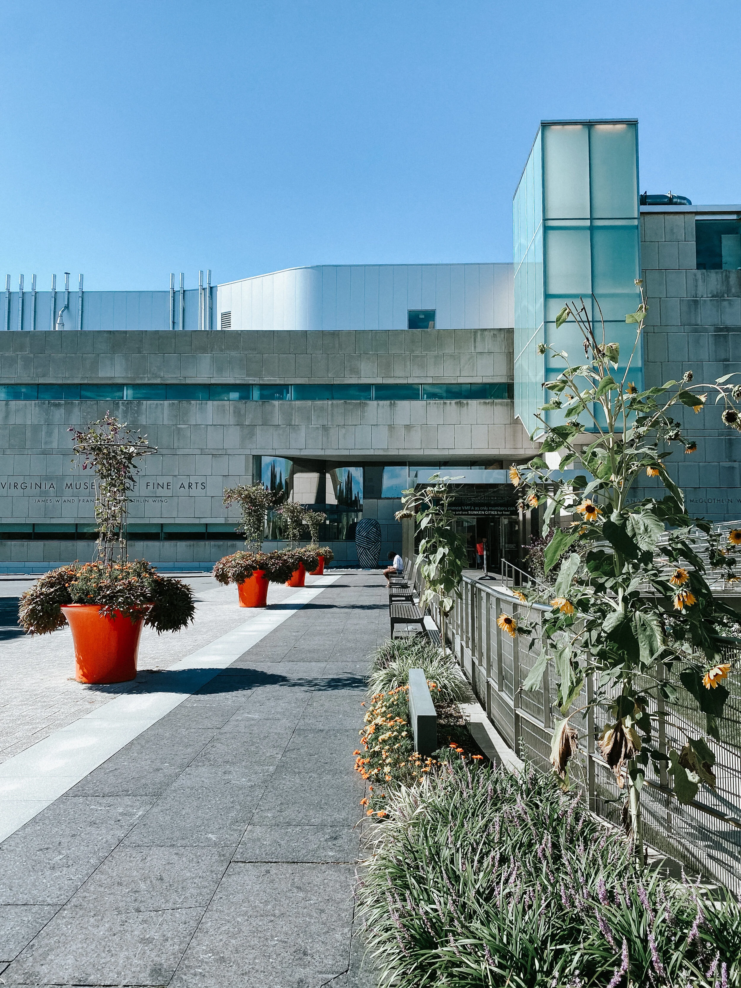 episode 22: books that feel like fall + experiencing art + pockets of peace