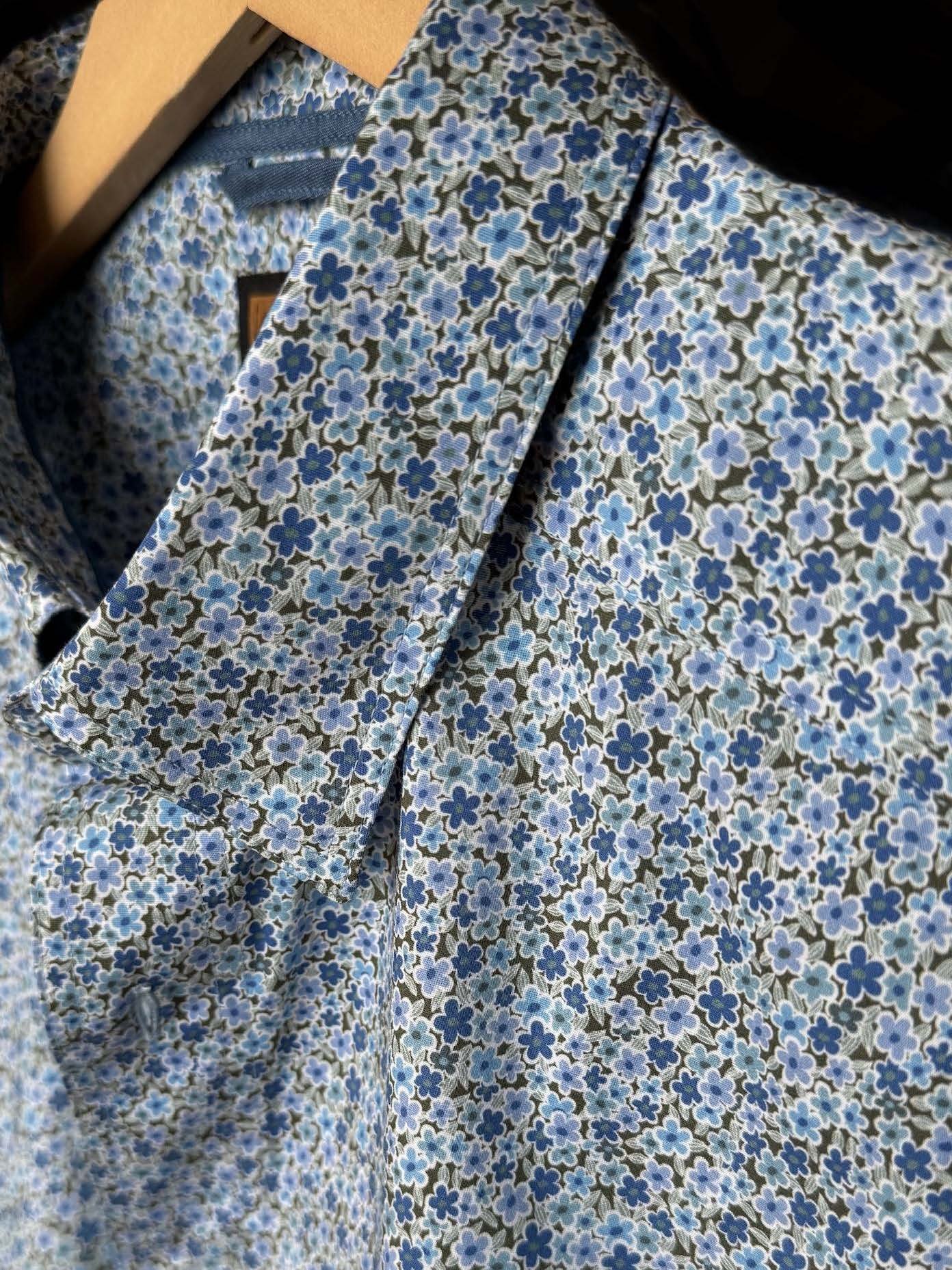 The small flower shirt