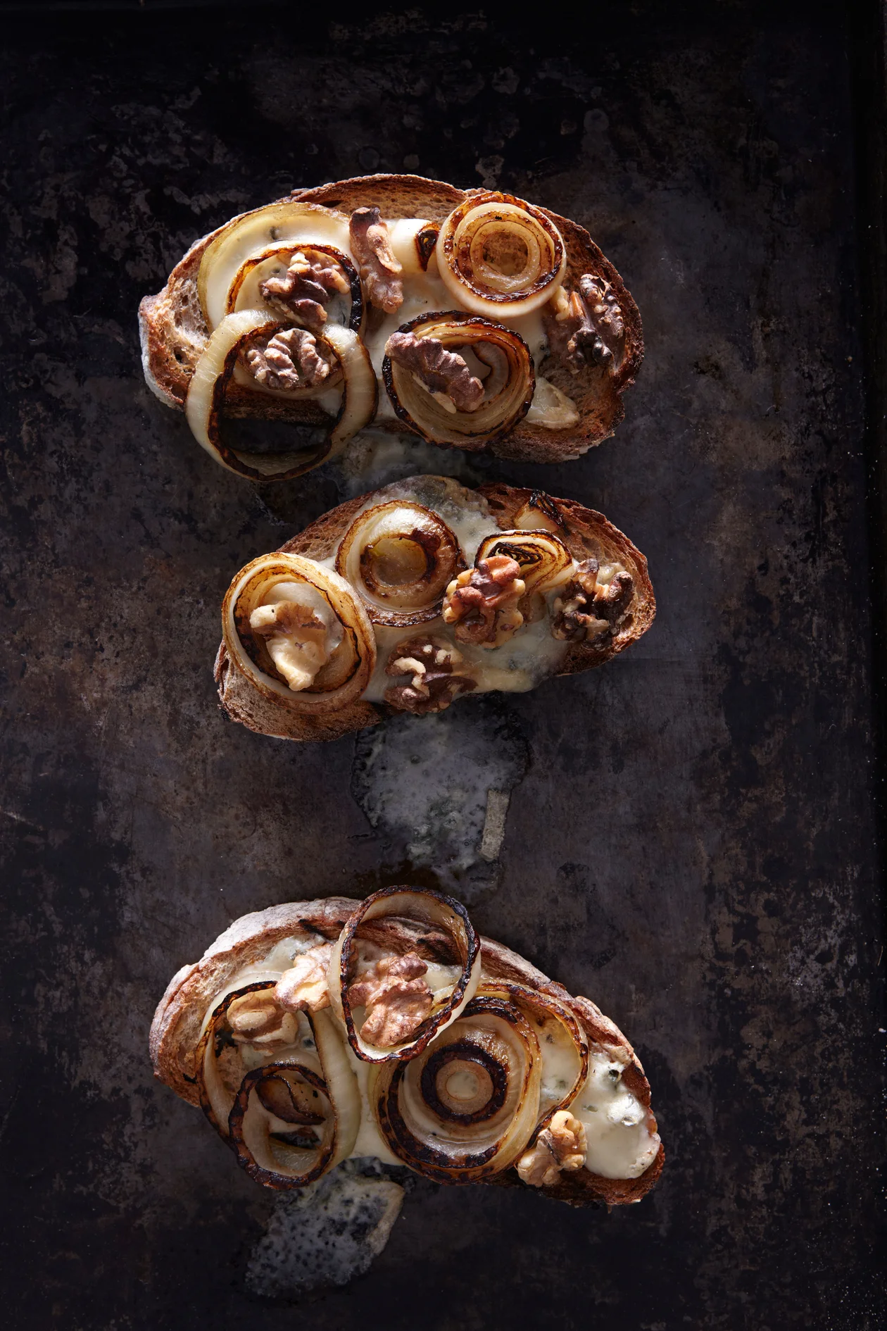 gorgonzola and walnut crostini 
