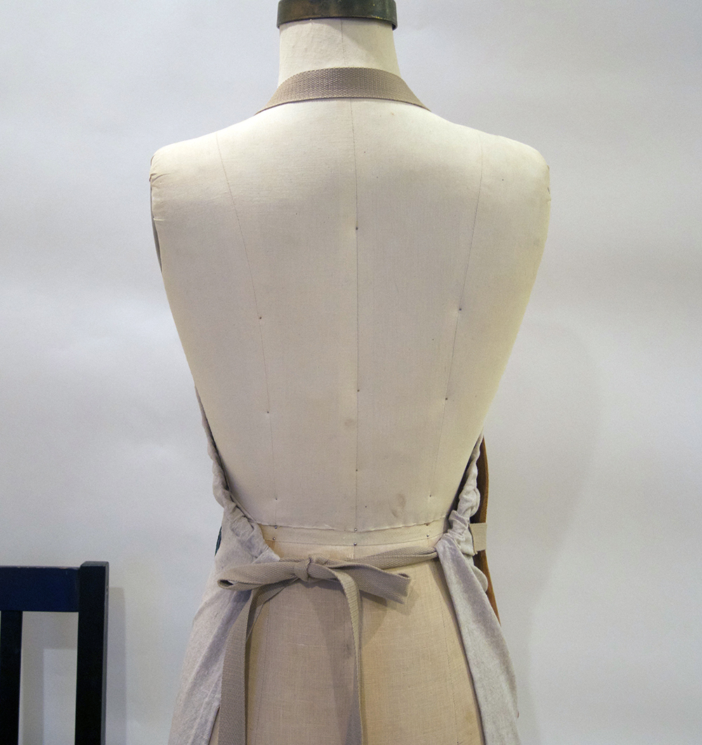 SIMPLE LINEN APRON- LETTUCES BACK SIDE.jpg
