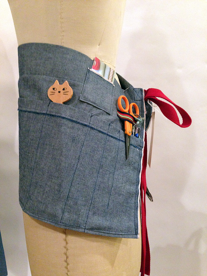 MARKET APRON SIDE VIEW ON FORM.jpg