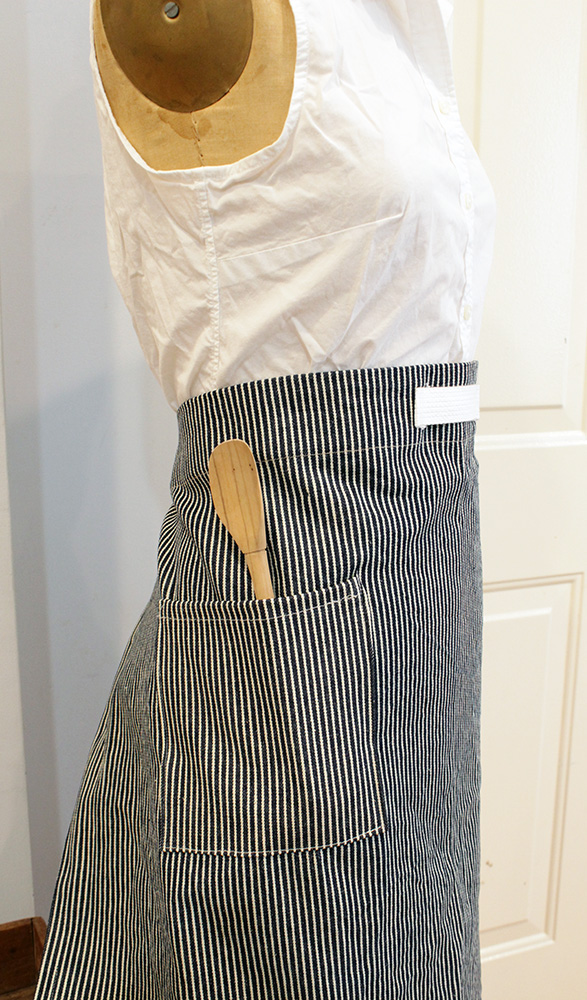 HALF DENIM STRIPE APRON 13OZ-SIDE VIEW.jpg