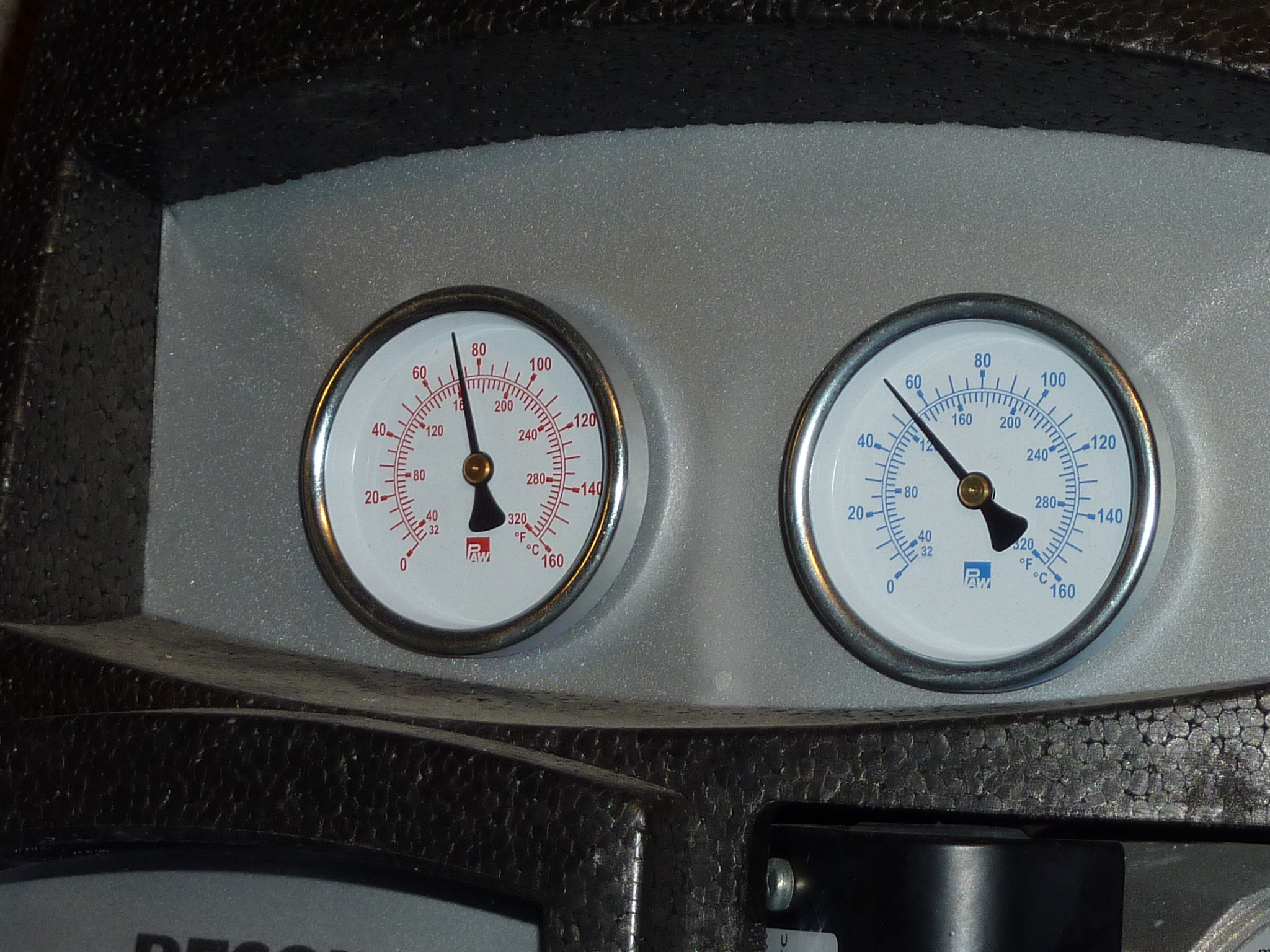 Dials show the temperature at the collector (left) and in the tank in Celsius (outer scale) and Fahrenheit (inner scale).