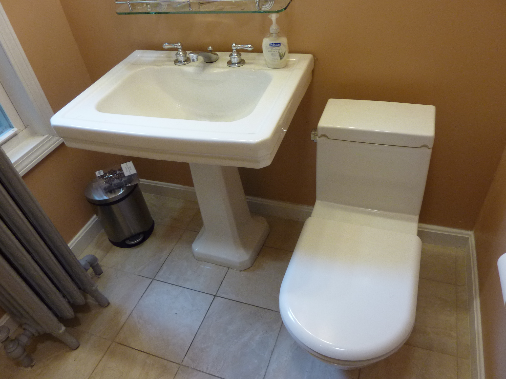 The high-quality sink and toilet were available for very affordable prices.