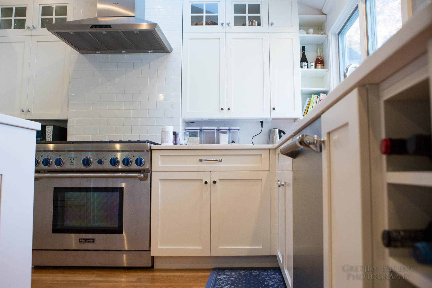 Shaker door style is a popular favorite.