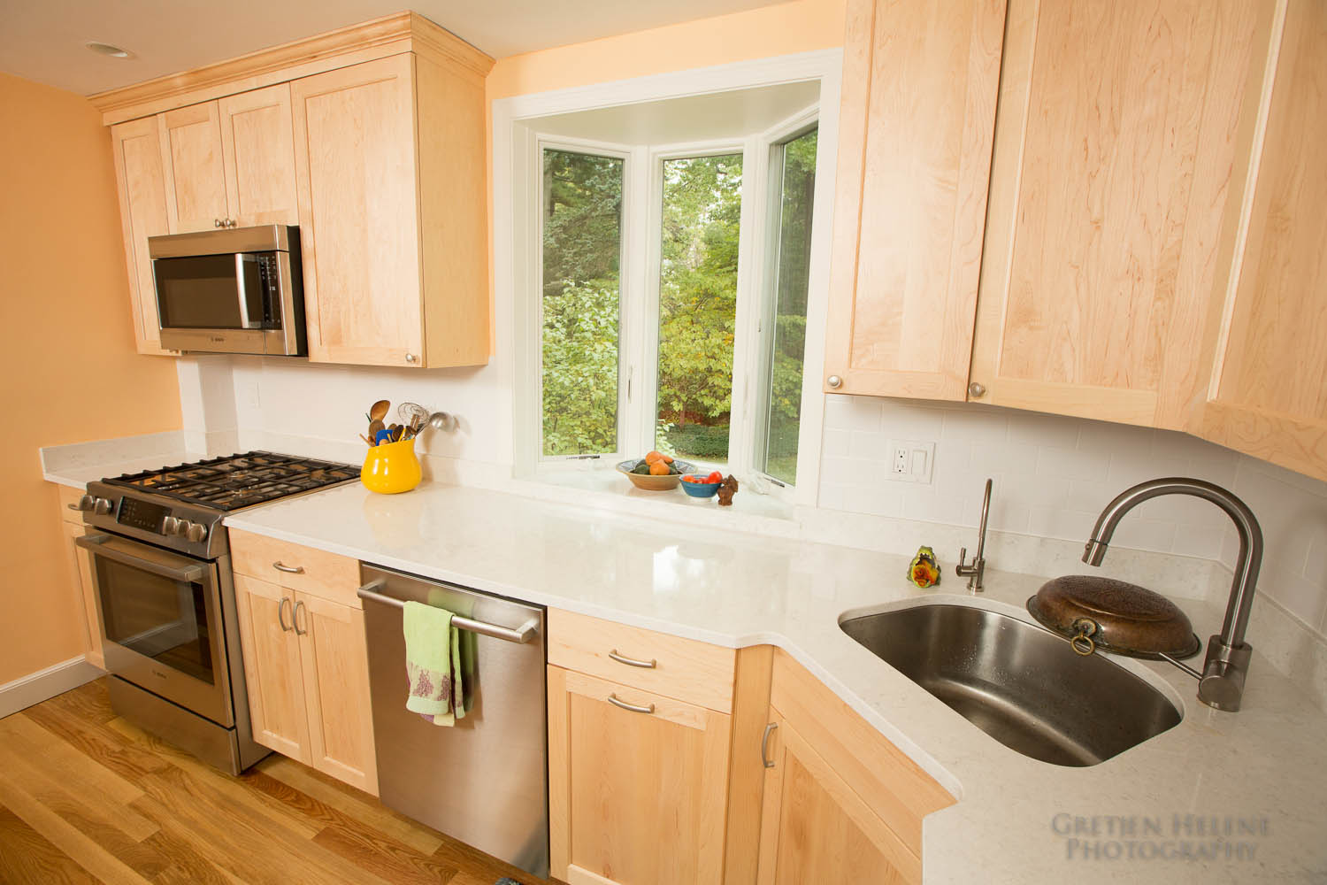 Corner sink allows for a generous counter length