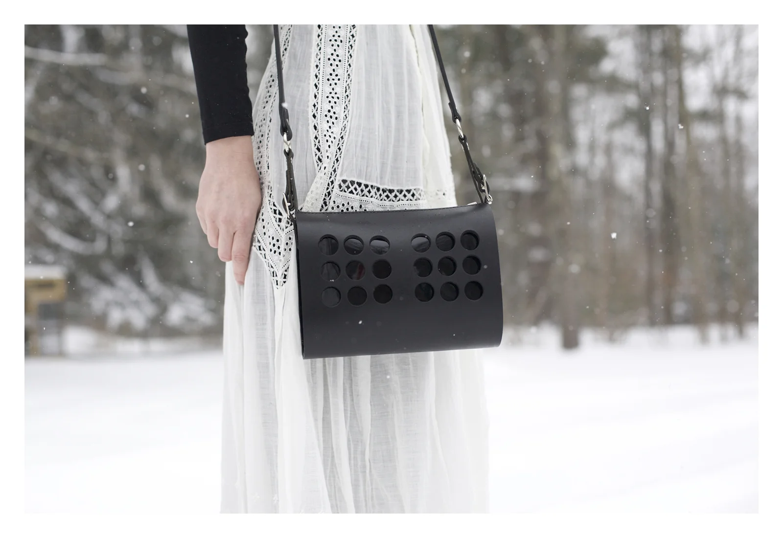 MC-AW15-VENUS-IN-THE-SNOW.jpg