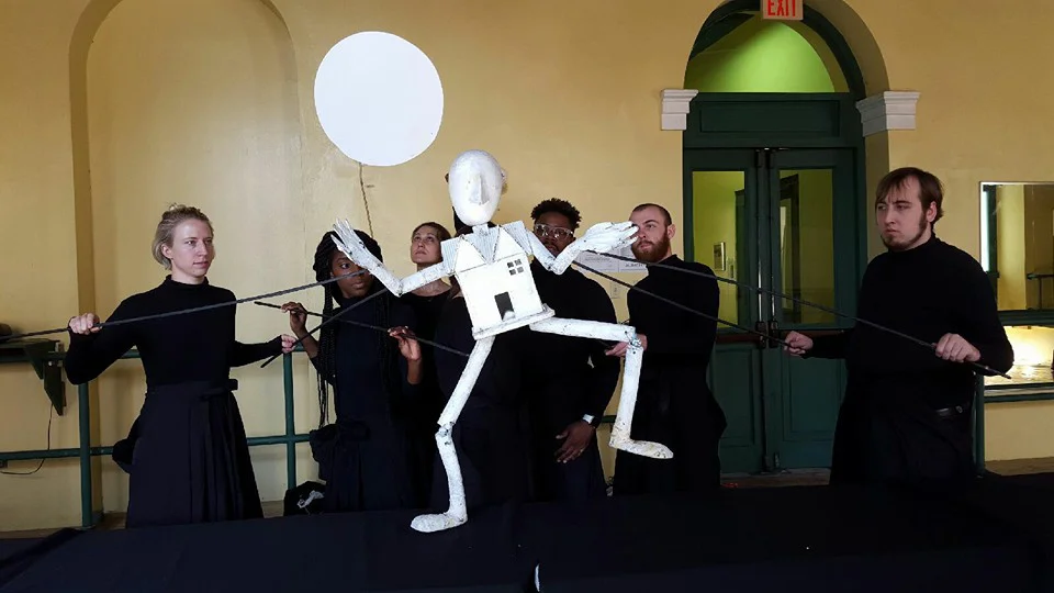 Operating the right arm of a group puppet