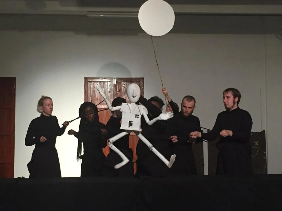 Operating the right arm of a group puppet