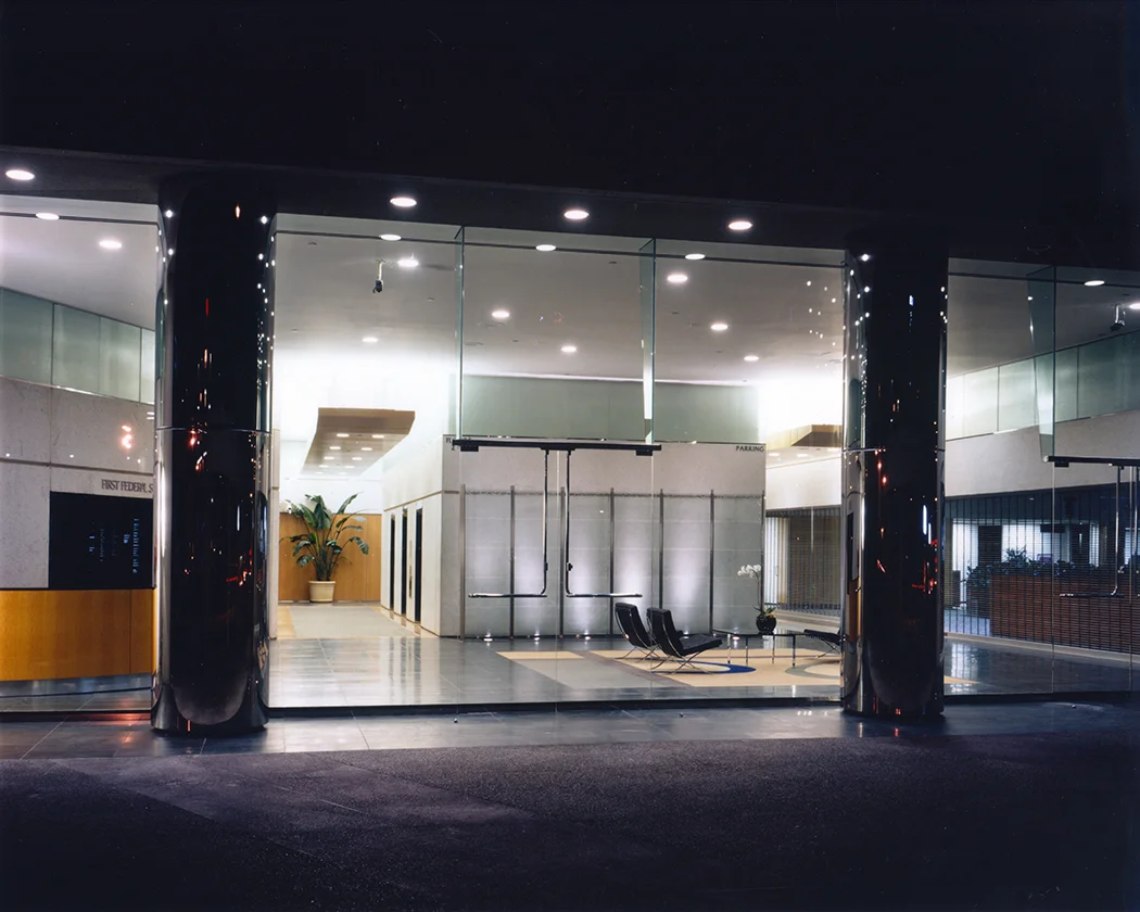 170817_401 Wilshire_Entry_sm.jpg