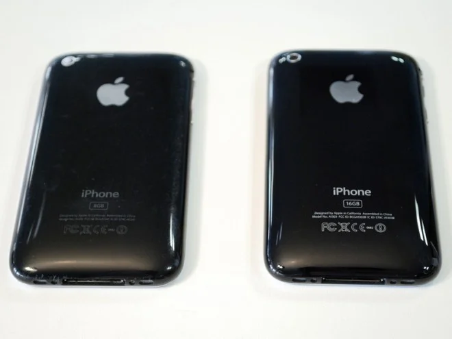 Left: 3G Right: 3GS