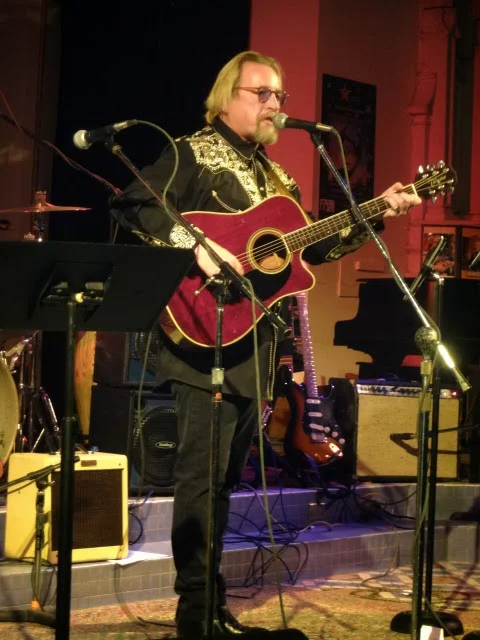Troubador Paul Metsa