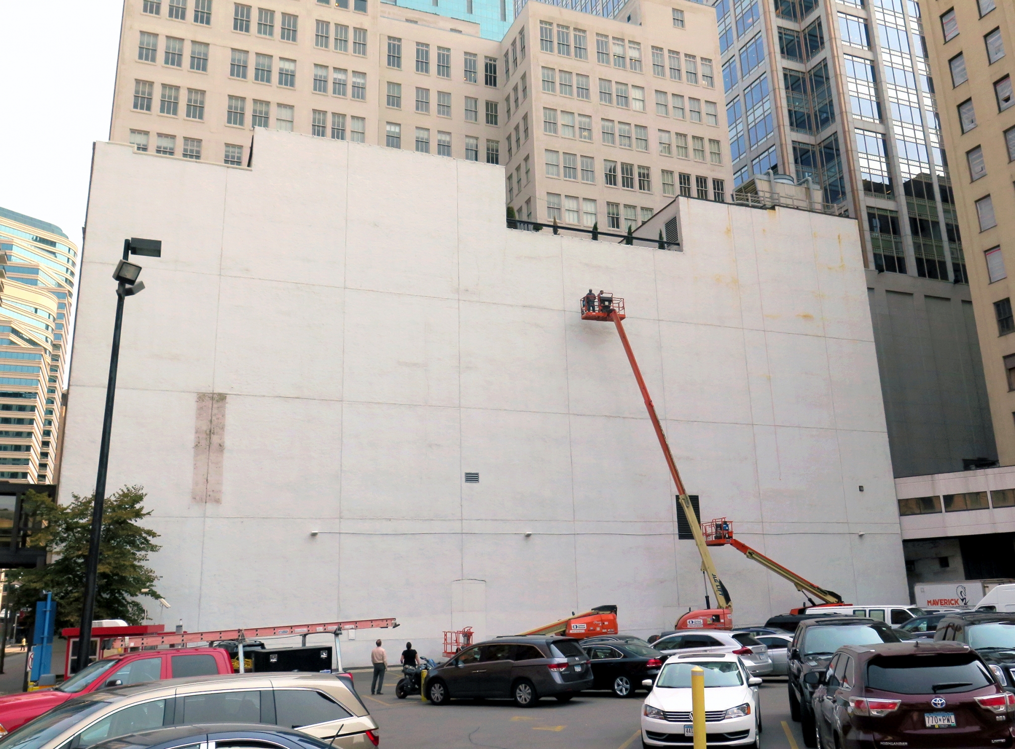  The blank white wall facing the corner of 5th and Hennepin Ave will become the 'canvas' for a mural by Brazillian artist Kobra- with an image of Bob Dylan. Photo taken 8/25 as work begins. 