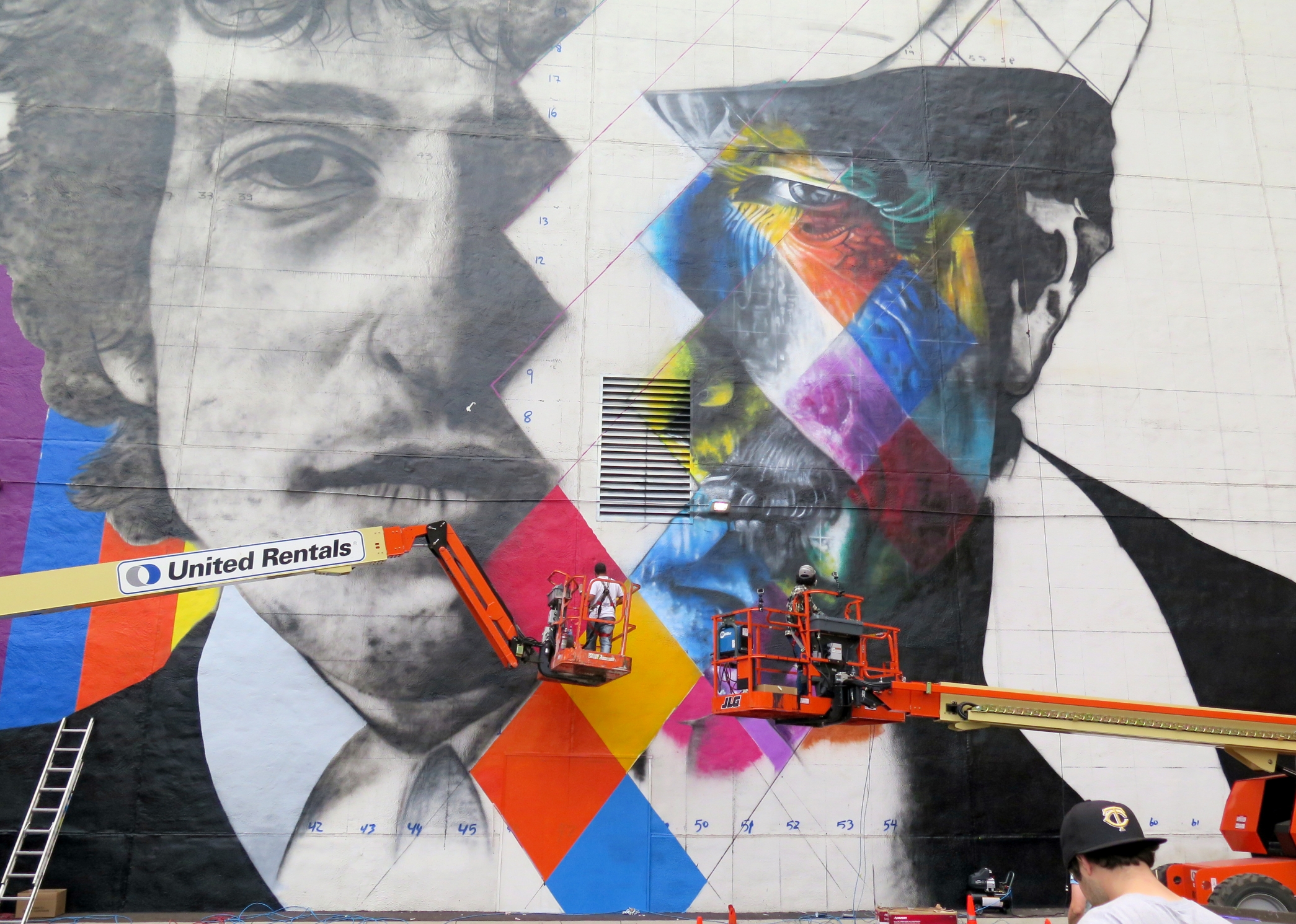  The 'canvas' for a mural by Brazillian artist Kobra- with multiple images of Bob Dylan takes on color, Friday 8/28. 