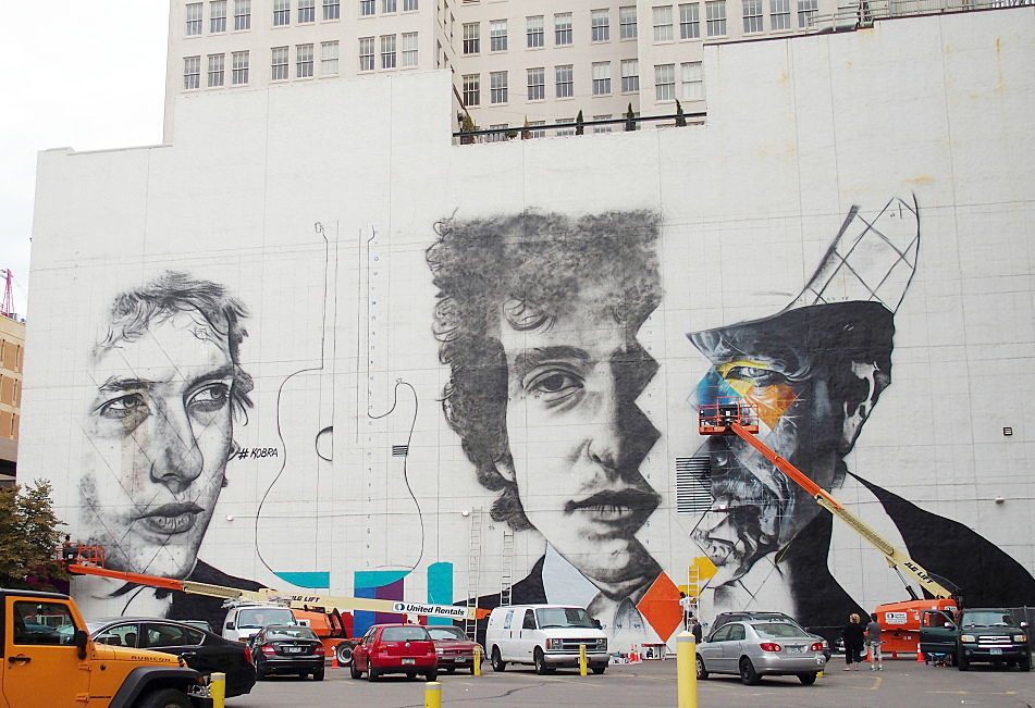 Work on the mural is going quickly, although Kobra and his fellow painters say they are racing against time to get the piece finished by September 7. By the second day, August 27, 2015, the outline of the mural was clear, but Kobra said there was a huge amount of detail and color to be added.