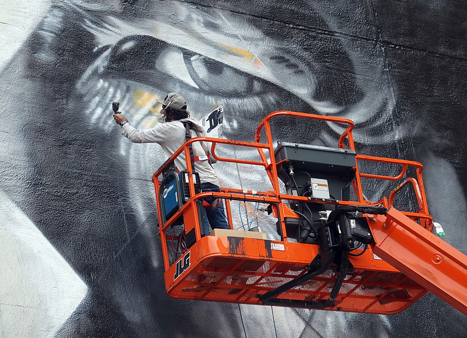 On the second day of painting, August 27, 2015, Eduardo Kobra roughed in details of the elder Dylan in the mural. 