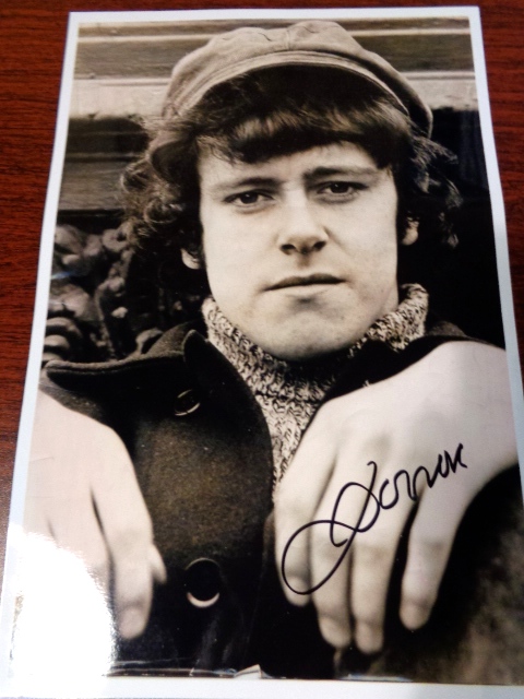 The influential Donovan signed a photo from his early years.