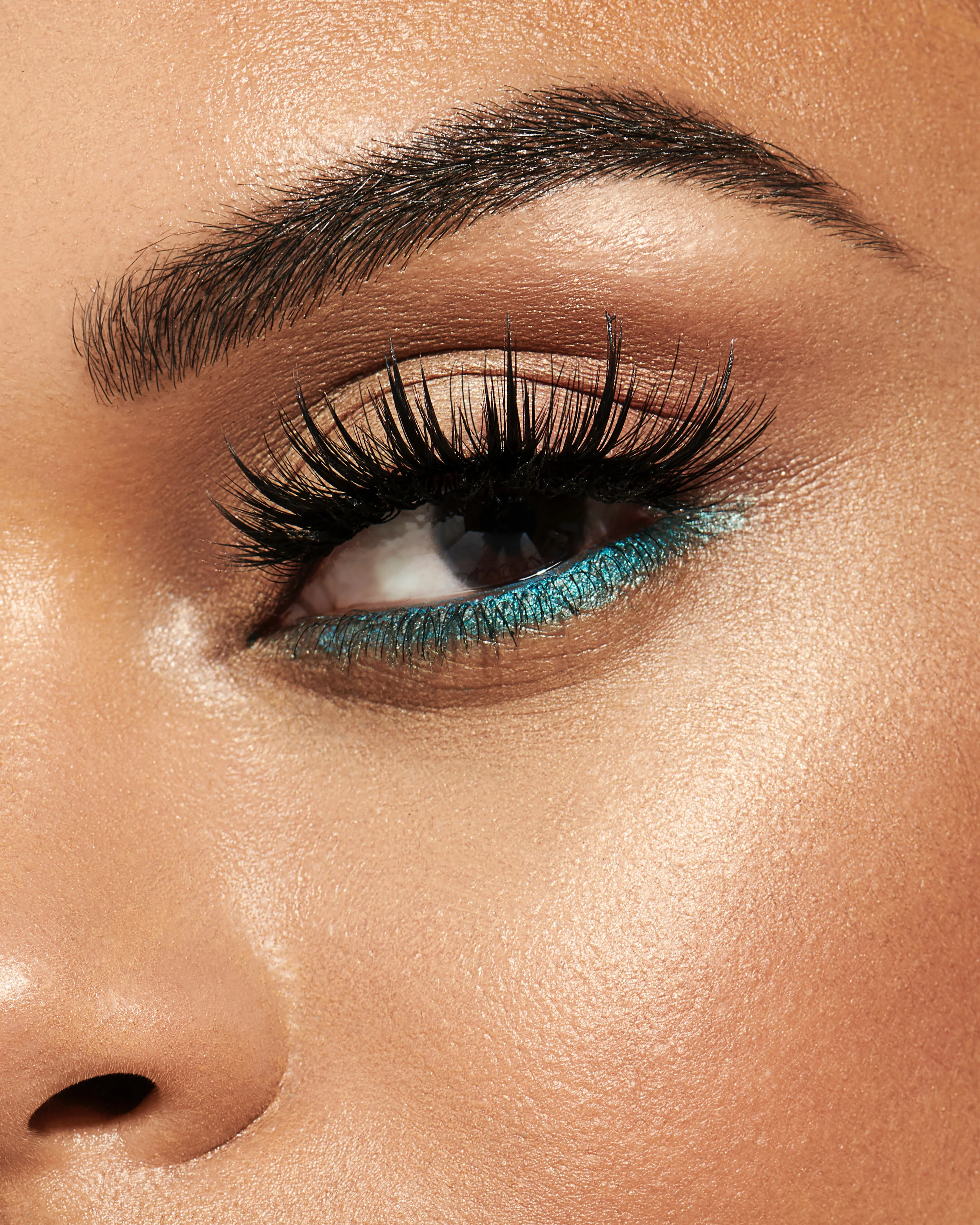 CoverGirl_TealUnderlinerMacro_1572_retouched.jpeg