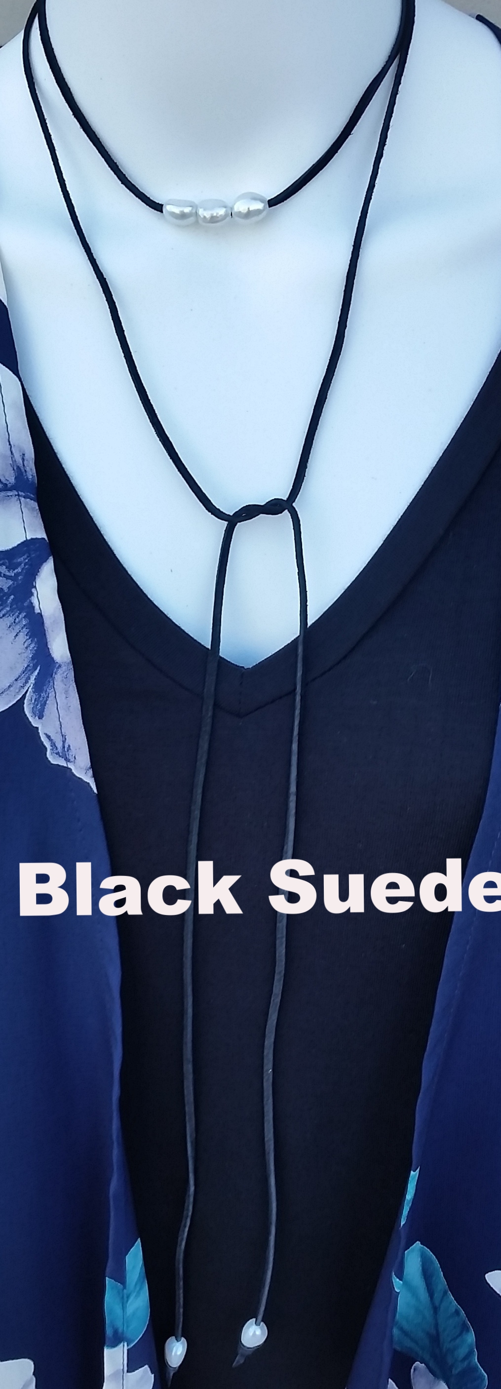 choker black w:pearl.jpeg
