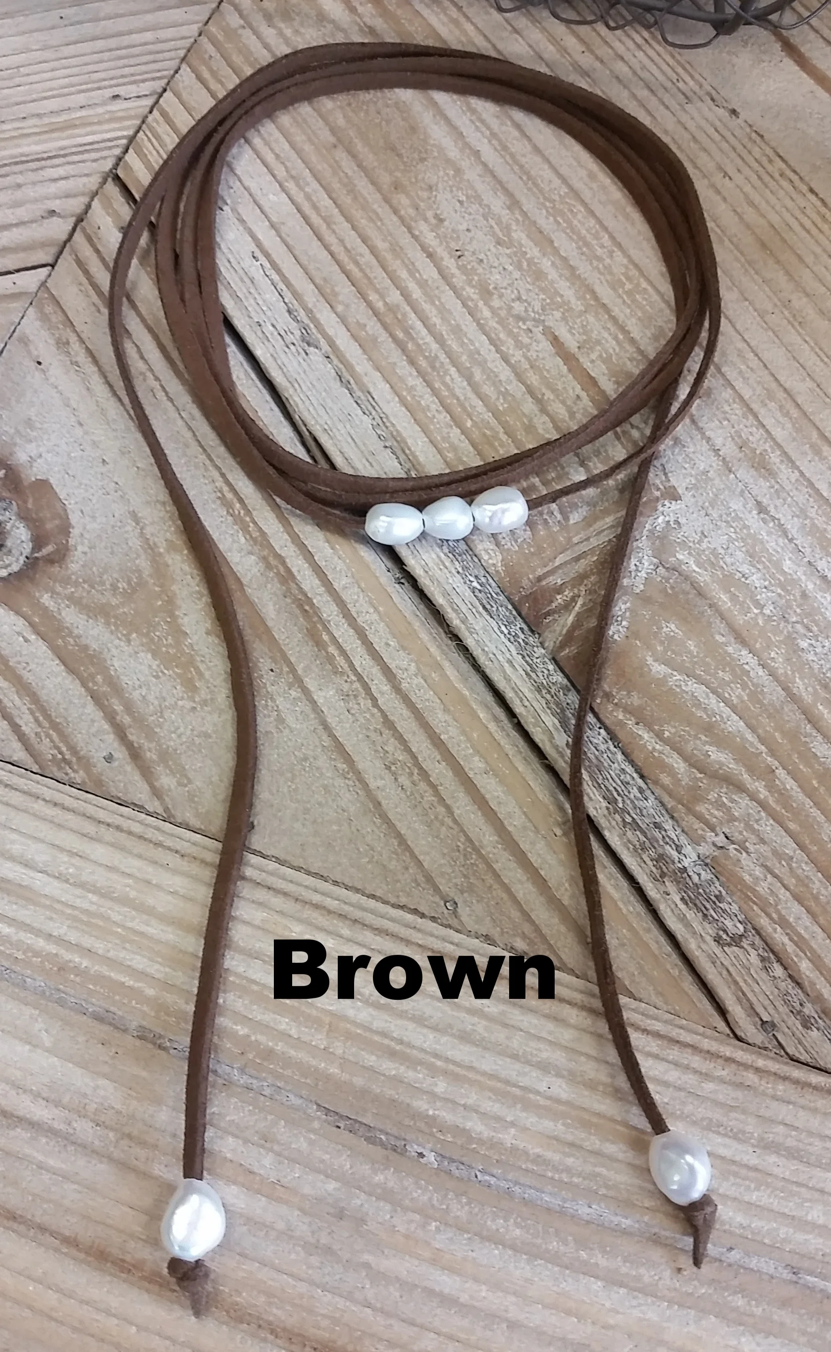 Brown Choker w:Pearl.jpeg