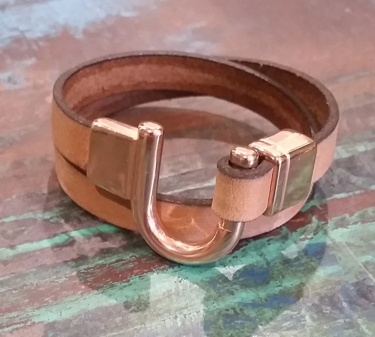 Vintage Tan Horseshoe Clasp.jpeg