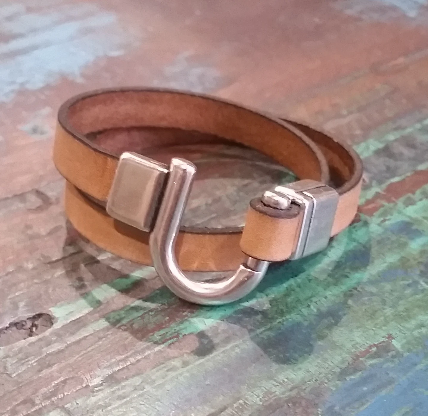 Vintage Tan Horshoe Clasp 2.jpeg