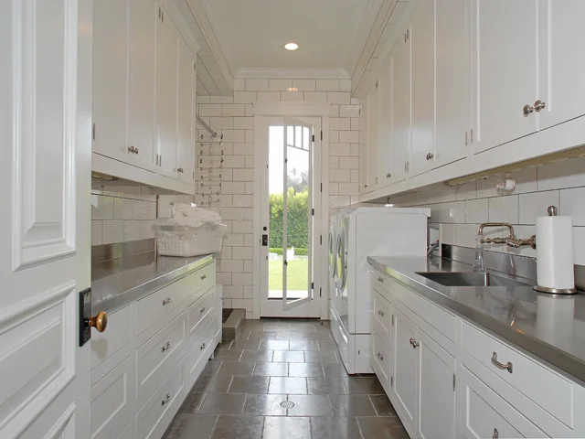 laundry rm lo res.jpg