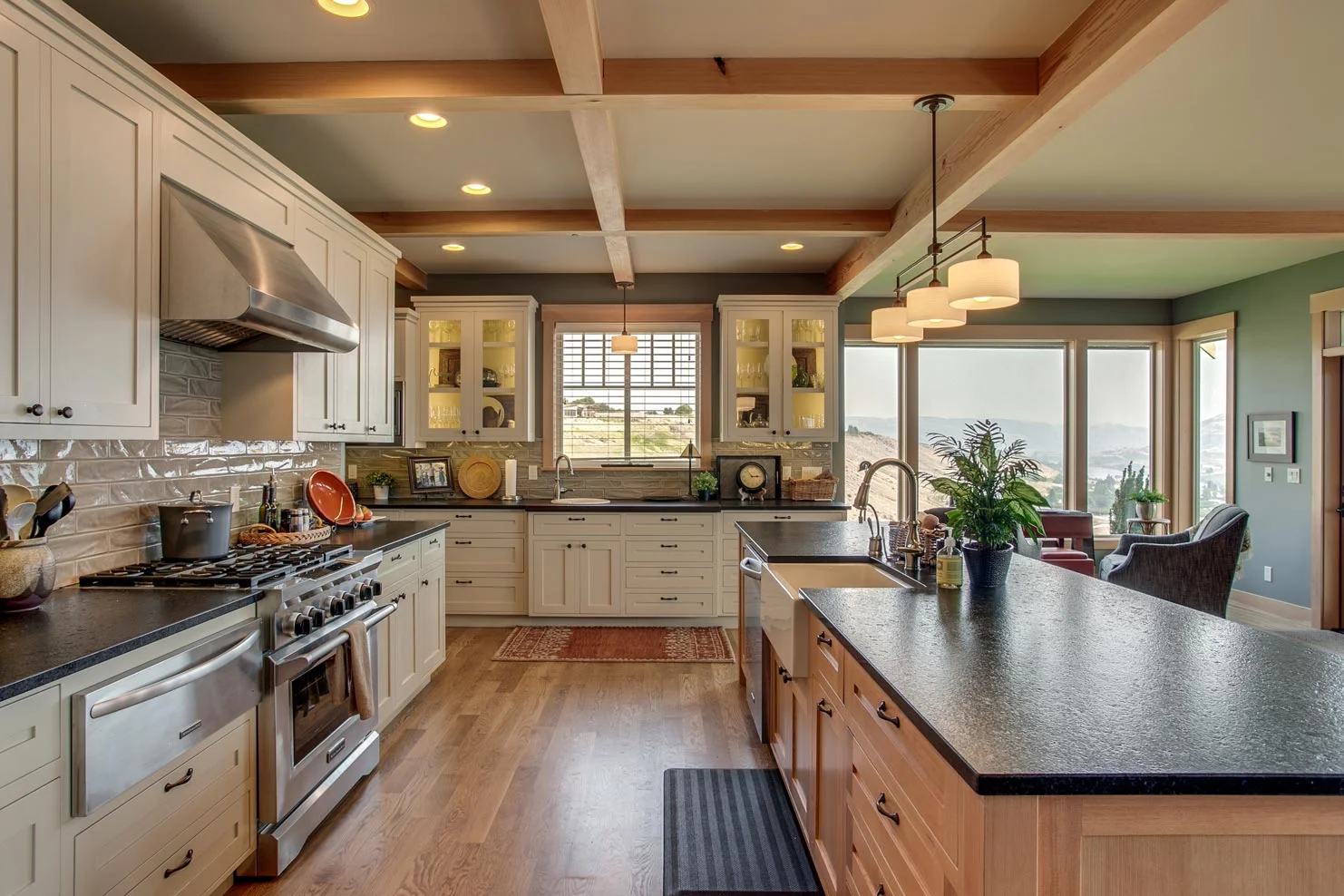 2014 Tour Home Kitchen.jpg