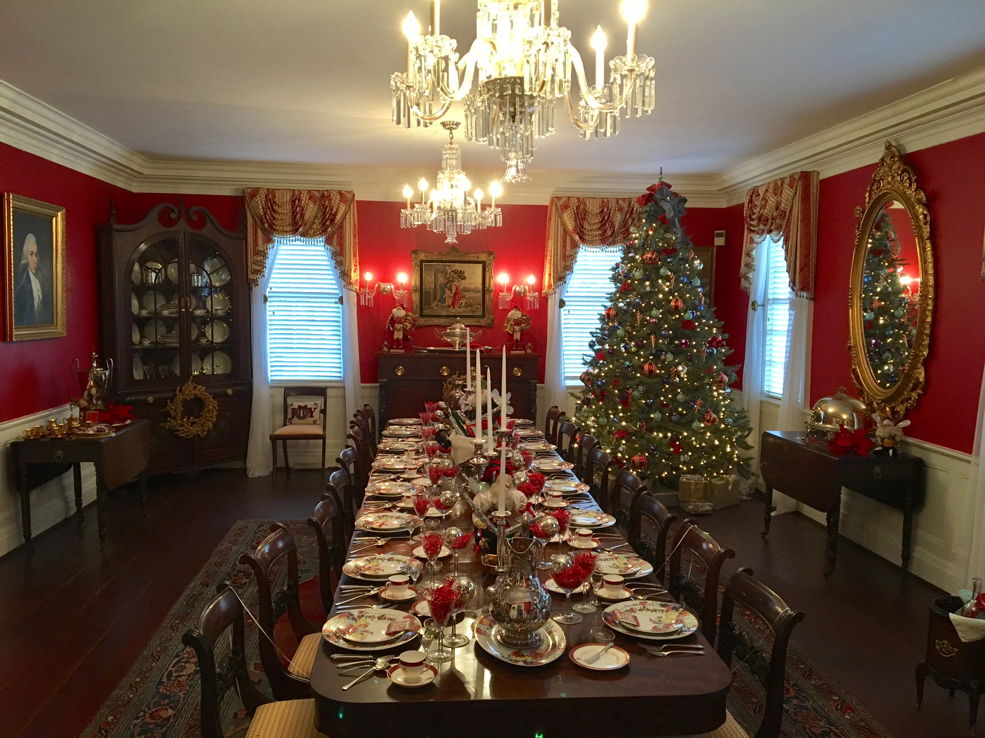 Decorated by Rebecca Ceron Martin, the Kaminski House dining room is all decked out for a festive feast!