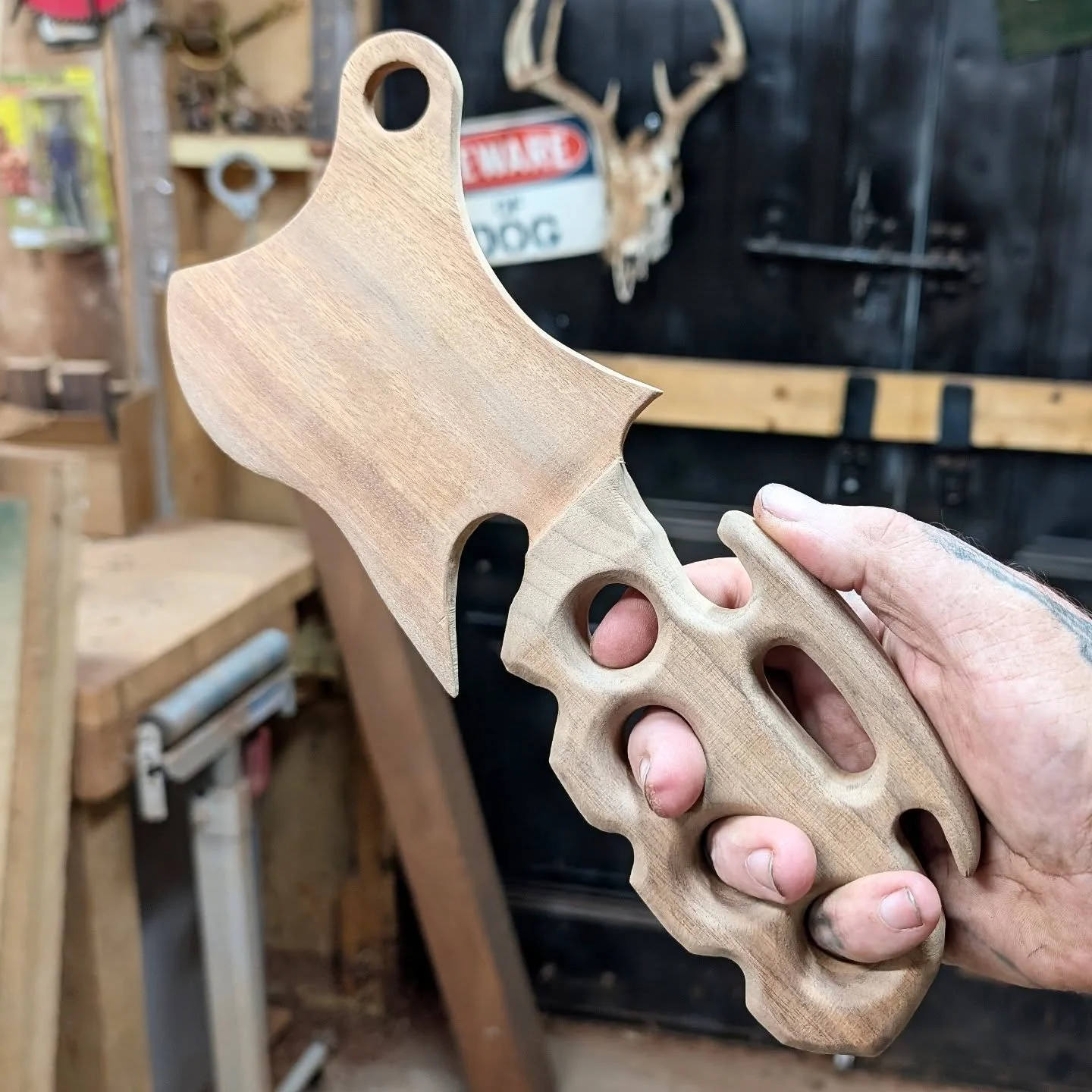 A little something to cut the cheese with. Finishing up some old projects.

#fartjokes #charcuturie #meatcleaver #knuckles