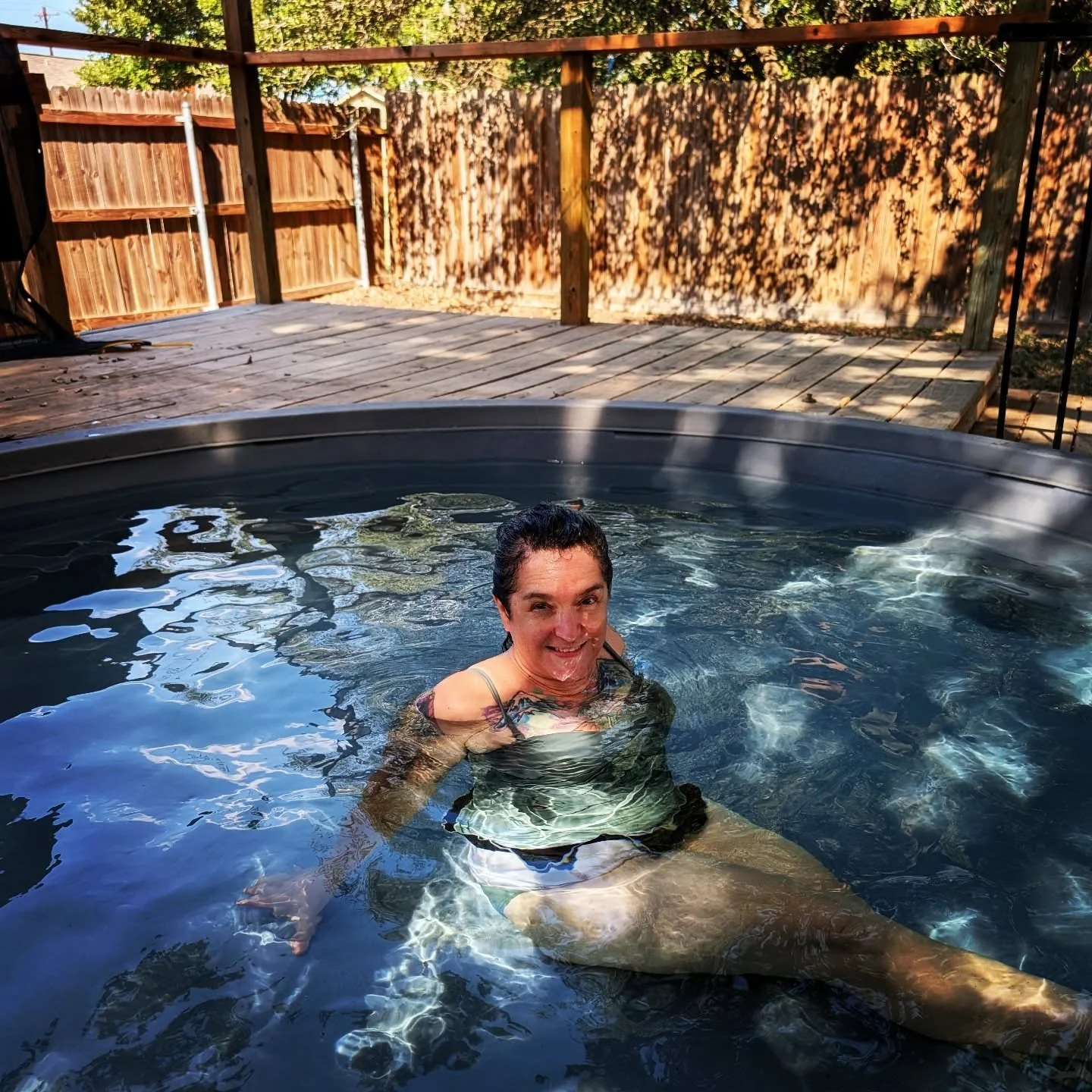 Break time! Quick cool 77 degree dip in the pool to ease the aches from working so hard! This is one of the things to love about Texas 👙