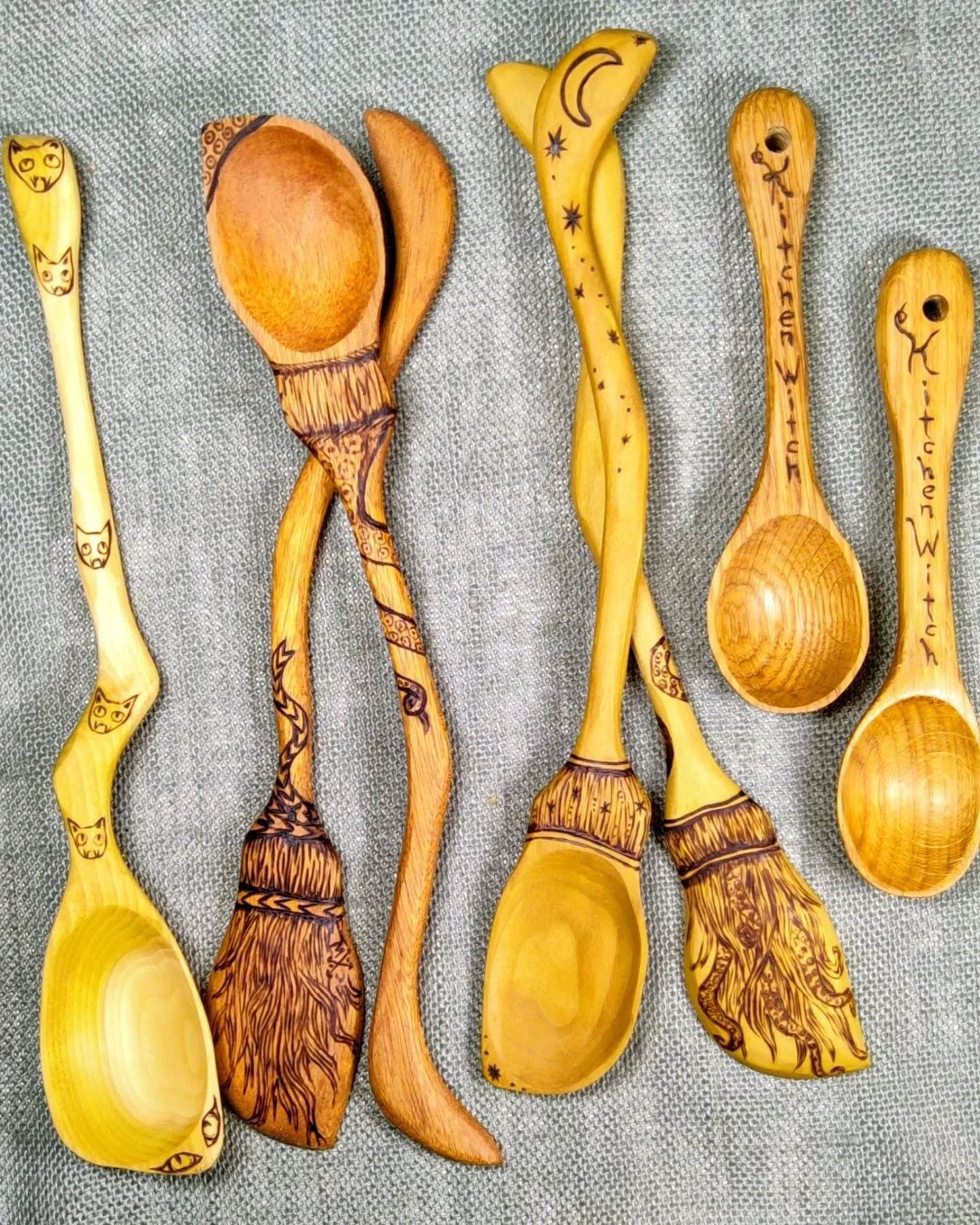 We love making witchy spoons! So we hope you might need a new kitchen spoon cause we got all kinds. With cats, octopus tentacles, moons and stars and other magical designs. It's so fun!
✨🧹✨🐸✨🪄✨🍄✨🐈✨
#magicspoon #woodenspoons #cauldronspoon #kitch