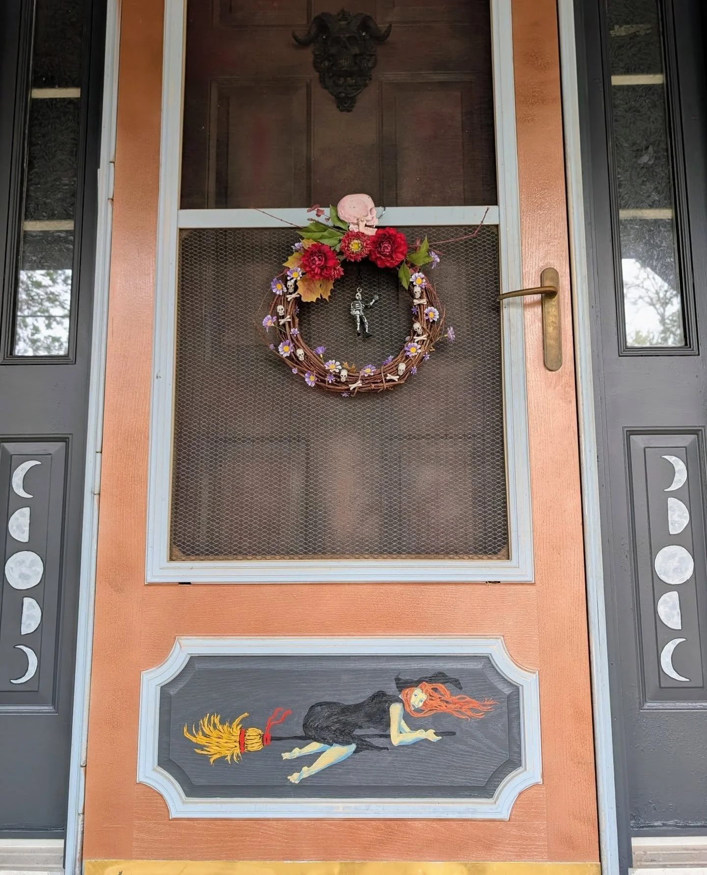 We spent some of our Day of Thanks improving the entryway of our home! It's nice to make some art for ourselves once in a while. The Chaos Cottage is really coming along! After five years here it's great to be able to work on fun details like this li