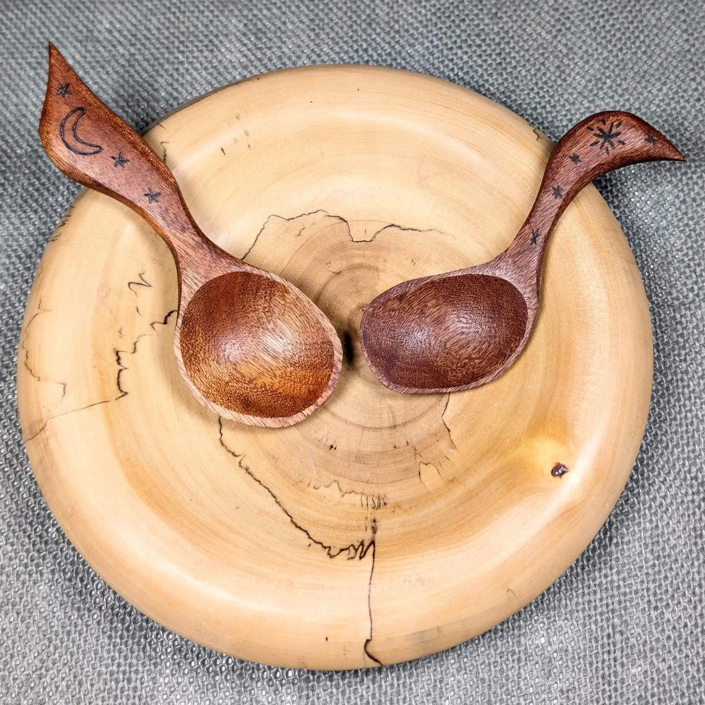 Spalted cotton wood bowl and small mahogany spoons ready for the @lockhart.open.studios this Saturday and Sunday. Come on out to Lockhart this weekend! It's a great way to support local artists and small businesses.

#supportlocalart #supportsmallbus