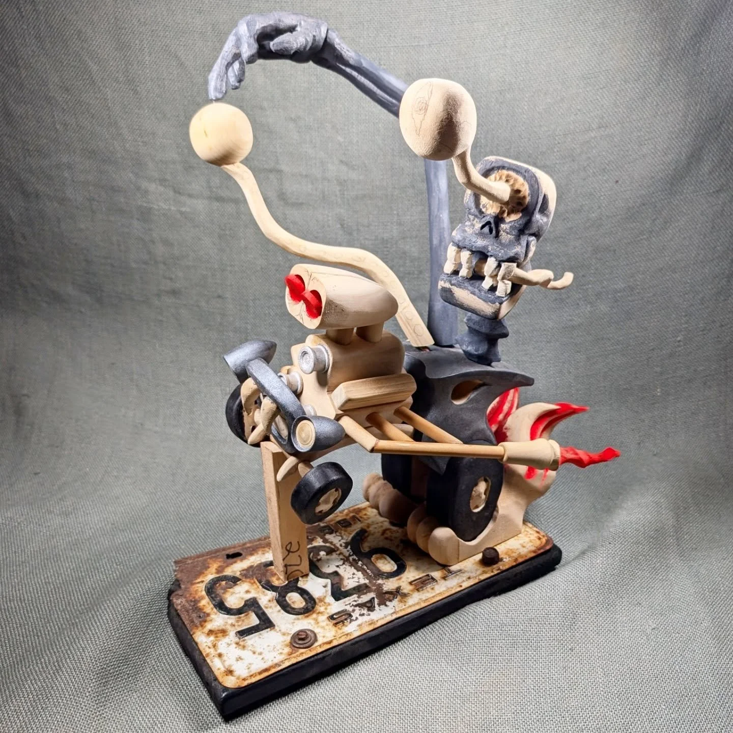 Finally getting some paint on Psycho Billy Burnout! Slow but steady and still waiting on some paint.

#woodcarving #psychobilly #ratink #hotrod #cyclops