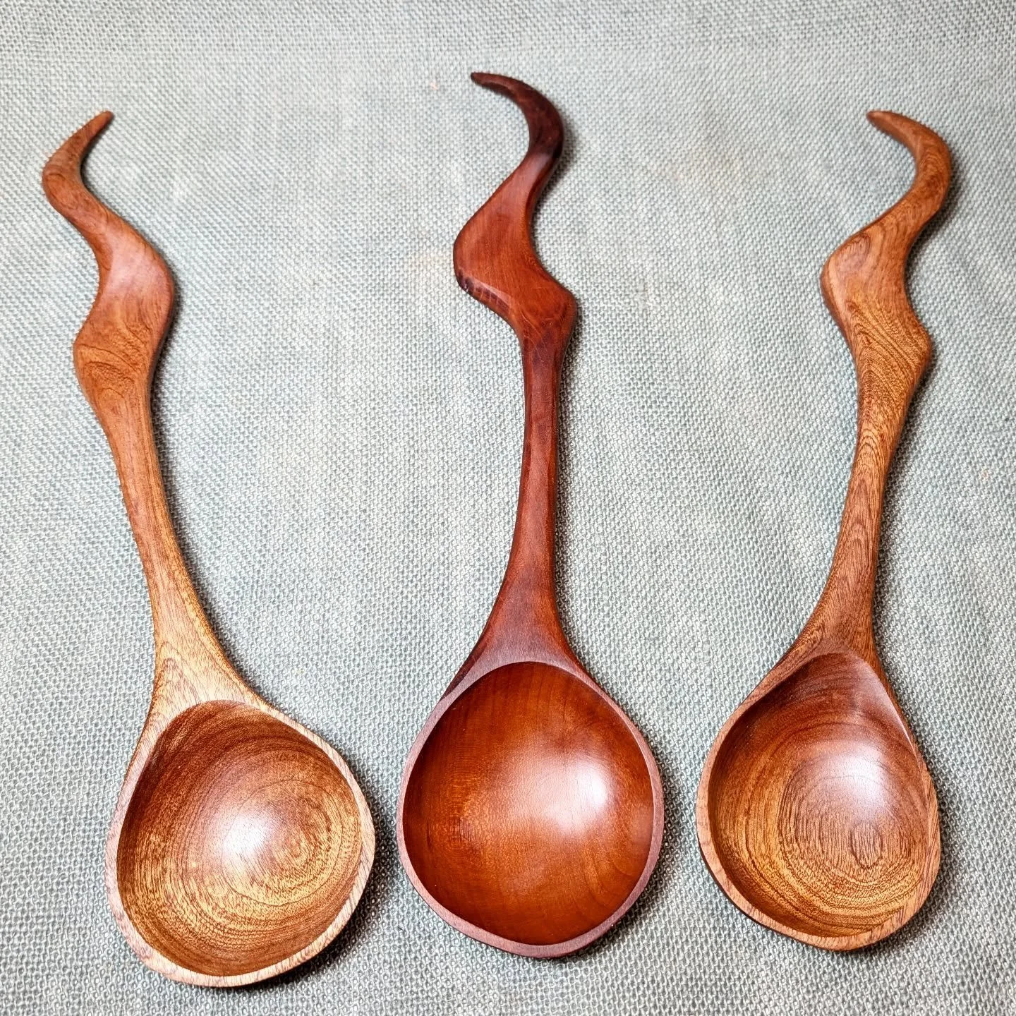 Finished up some Black Cherry and Mahogany spoons and will be up on our @etsy store soon!

#spooncarving #handmadewoodart #spoon #etsy