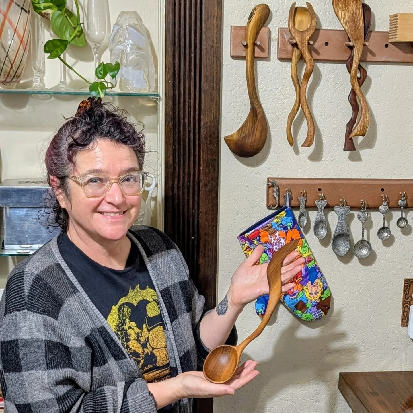 Packing up this gorgeous black walnut spoon to send off to its new home.#spooncarving #handmade #etsysellersofinstagram