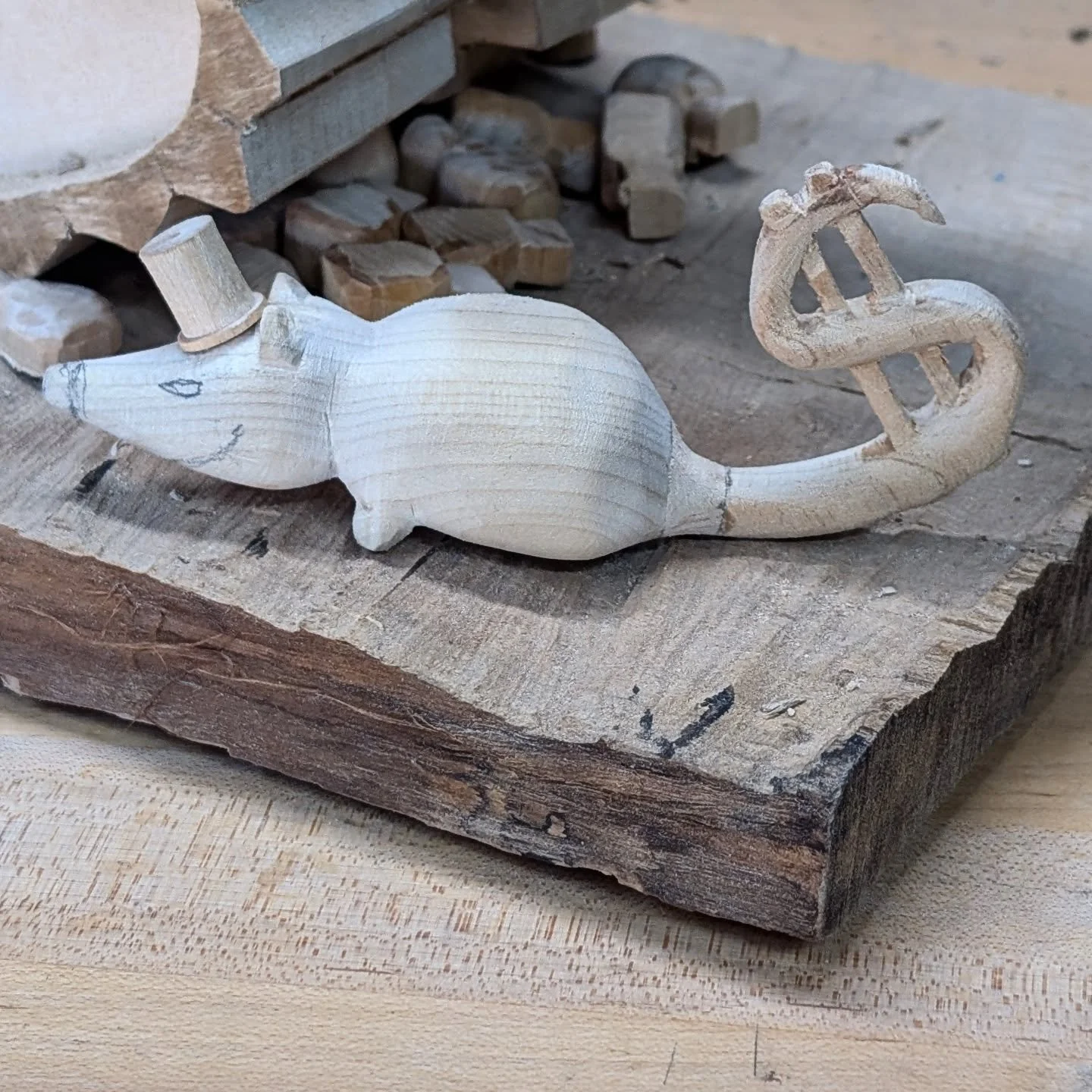 I don't trust him.

#ratbastard #woodcarving