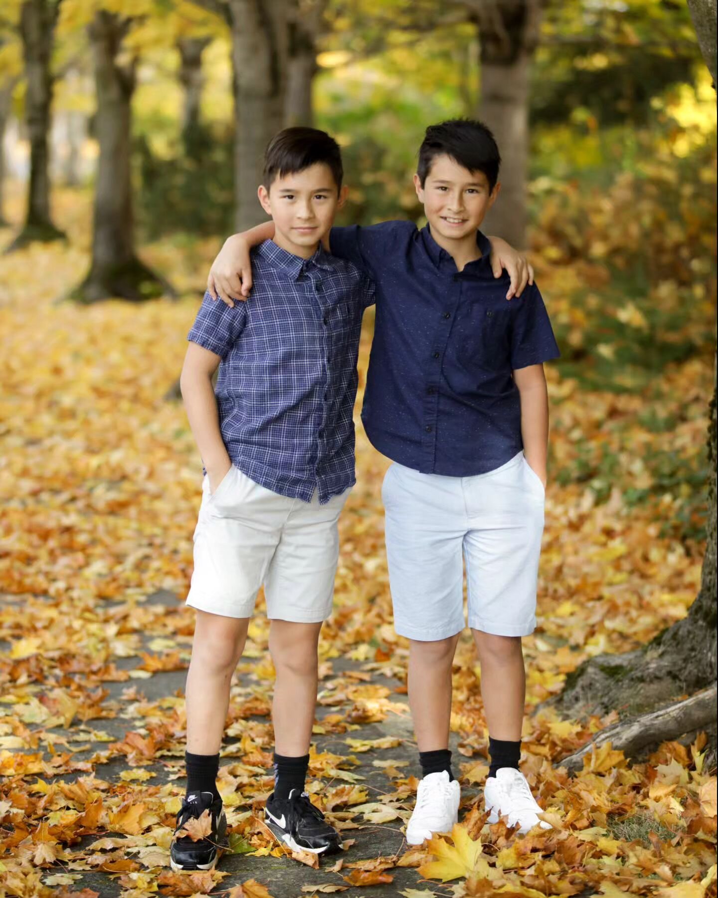 🍁🎃🍁

#bellinghamphotographer #familyphotos #siblings #fallleaves