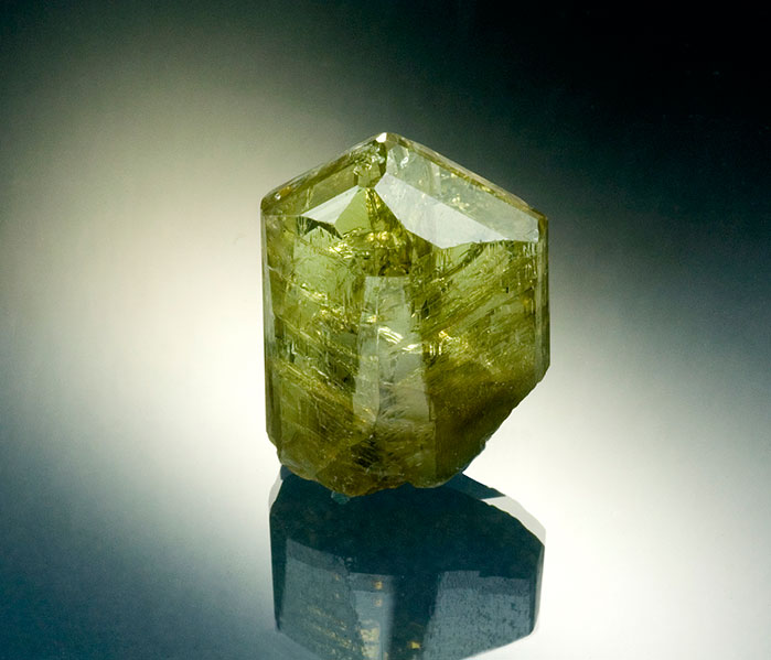  Yellow zoisite.&nbsp;Merelani, Tanzania, weight 79.48 ct, dimensions 2.8 x 2.3 x 1.3 cm. 