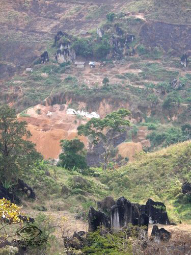  Spinel hard rock mining area,&nbsp;Ipanko, Mahenge, Tanzania. 