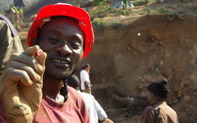  Spinel hard rock mining area,&nbsp;Ipanko, Mahenge, Tanzania. 