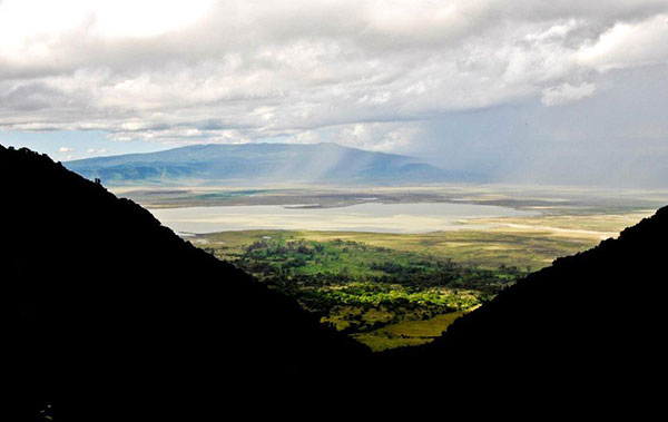 Overlooking the N’goro N’goro Conservation Area. (Photo: Robert Weldon, © GIA 2012)