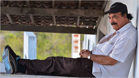 Heitor Barbosa , discoverer of Paraíba tourmaline, relaxes on the porch of his Batalha home. (Photo: Duncan Pay/© GIA, courtesy Heitor Barbosa)