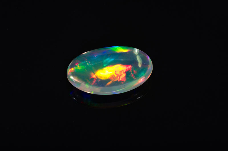  A 30-plus-carat Wello opal gem. It later lost transparency and turned opaque, with the fire still visible but very changed. 