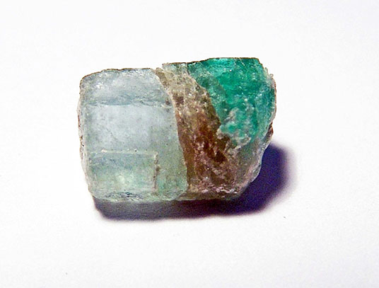Figure 8a. Bi-coloured Habachtal beryl specimen, consisting of an emerald top and a milky base (due to inclusions), separated by a mica layer. Weight 4.99 ct. (Donation G. Grundmann)